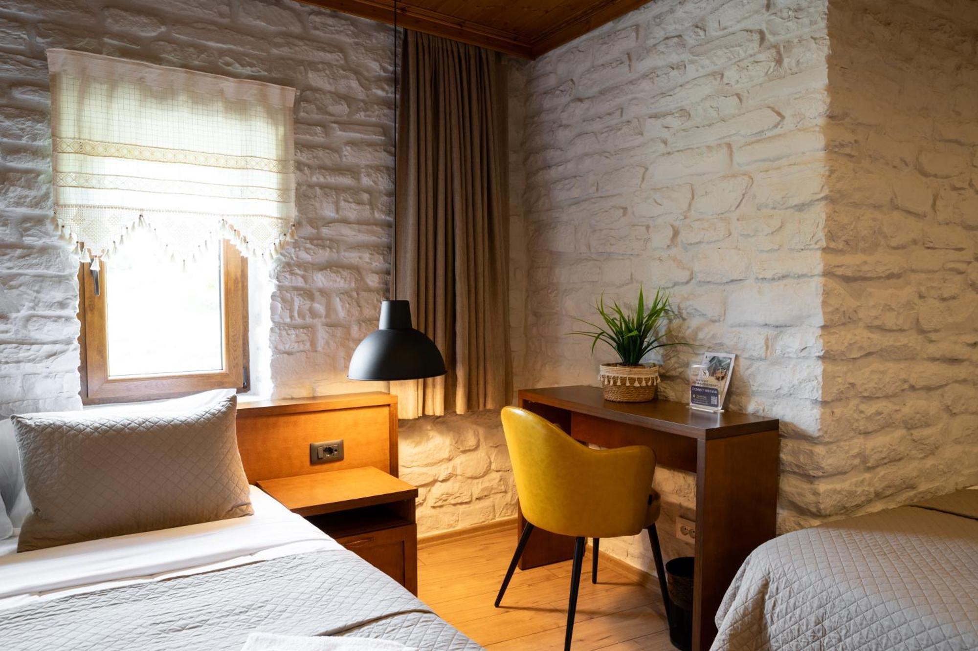 Gjirokastër The Stone Sky Hotel מראה חיצוני תמונה