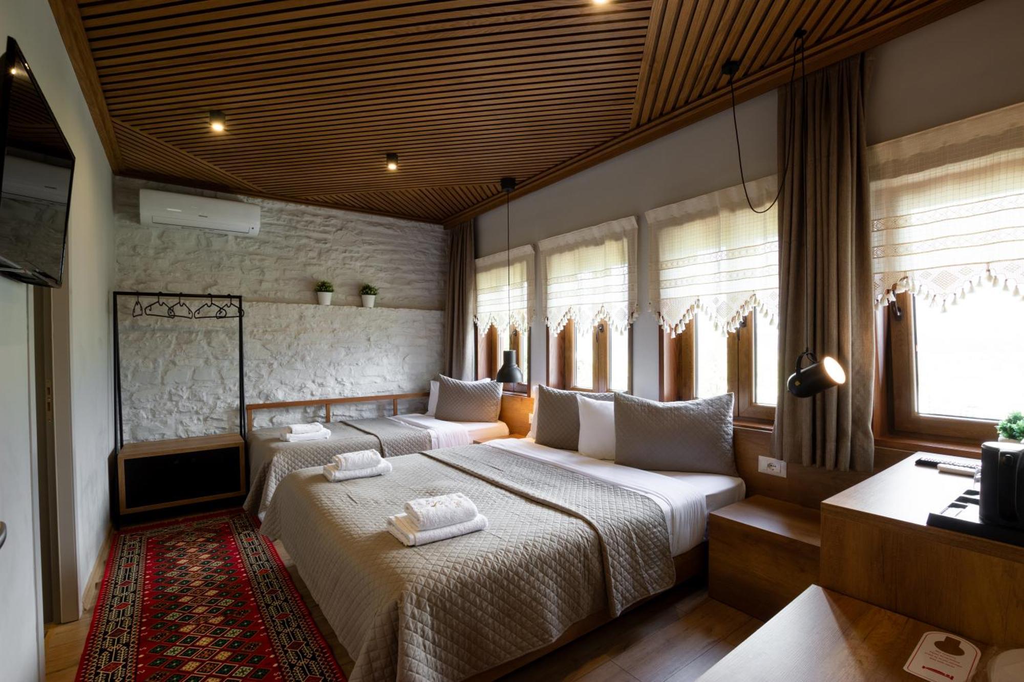 Gjirokastër The Stone Sky Hotel מראה חיצוני תמונה