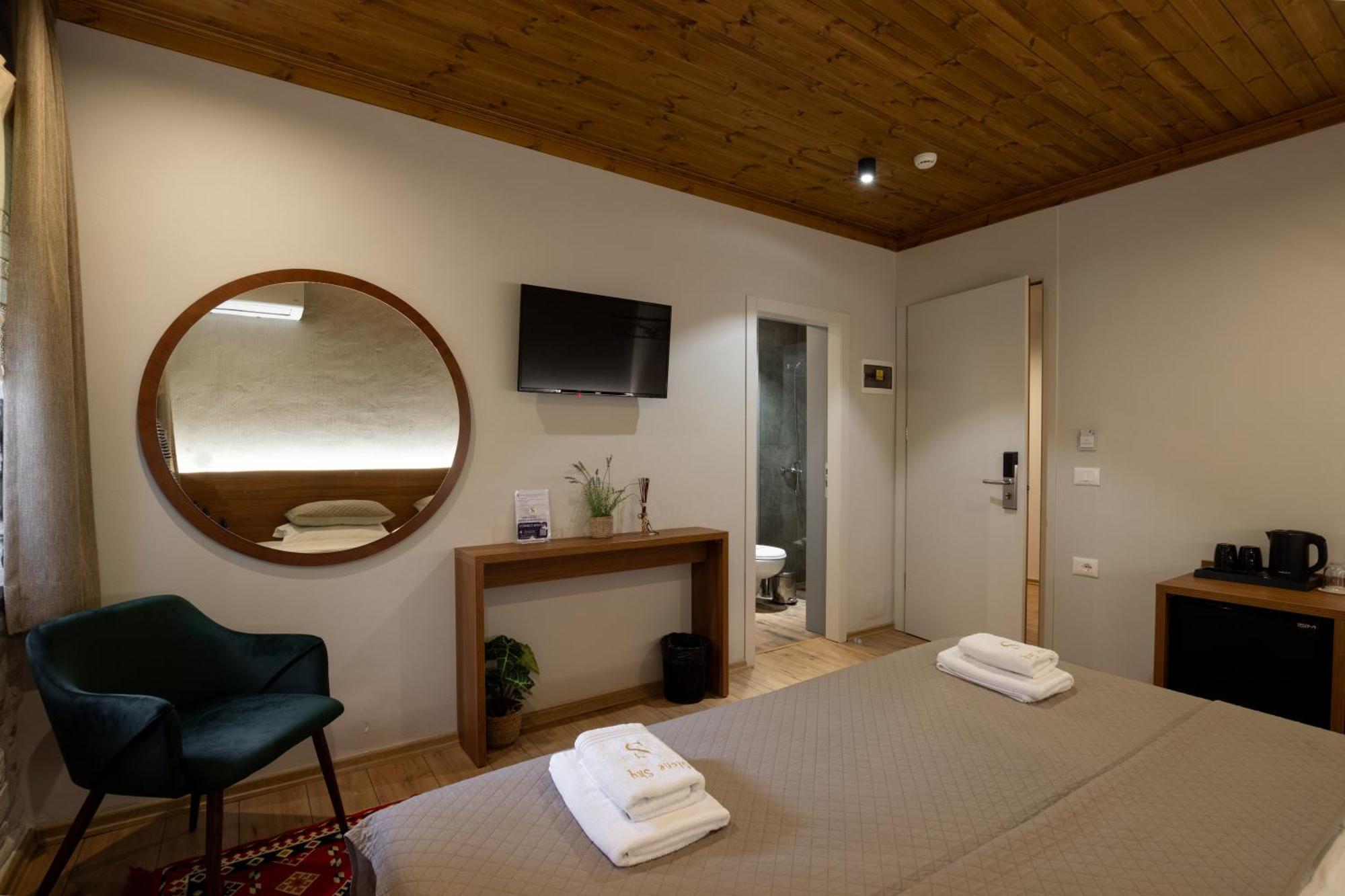 Gjirokastër The Stone Sky Hotel מראה חיצוני תמונה