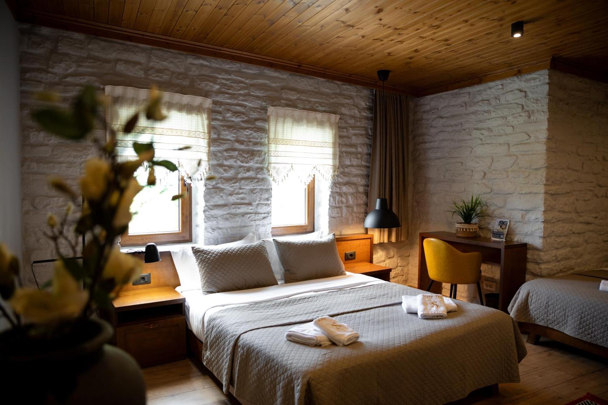 Gjirokastër The Stone Sky Hotel מראה חיצוני תמונה