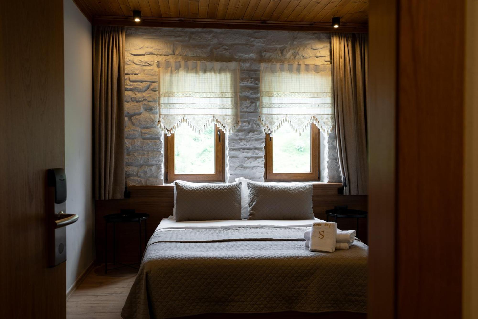 Gjirokastër The Stone Sky Hotel מראה חיצוני תמונה