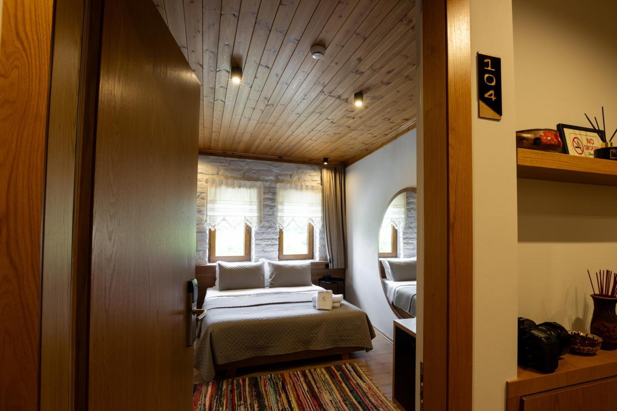Gjirokastër The Stone Sky Hotel מראה חיצוני תמונה