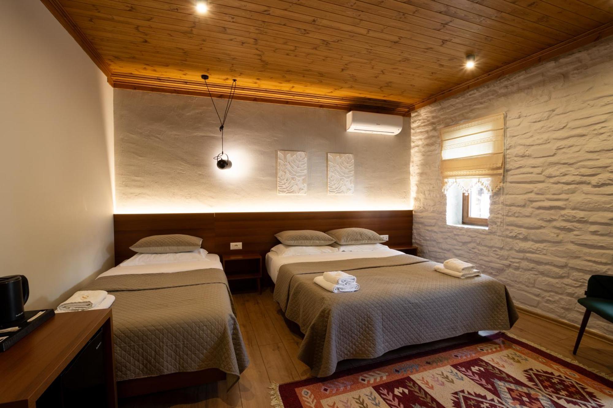 Gjirokastër The Stone Sky Hotel מראה חיצוני תמונה