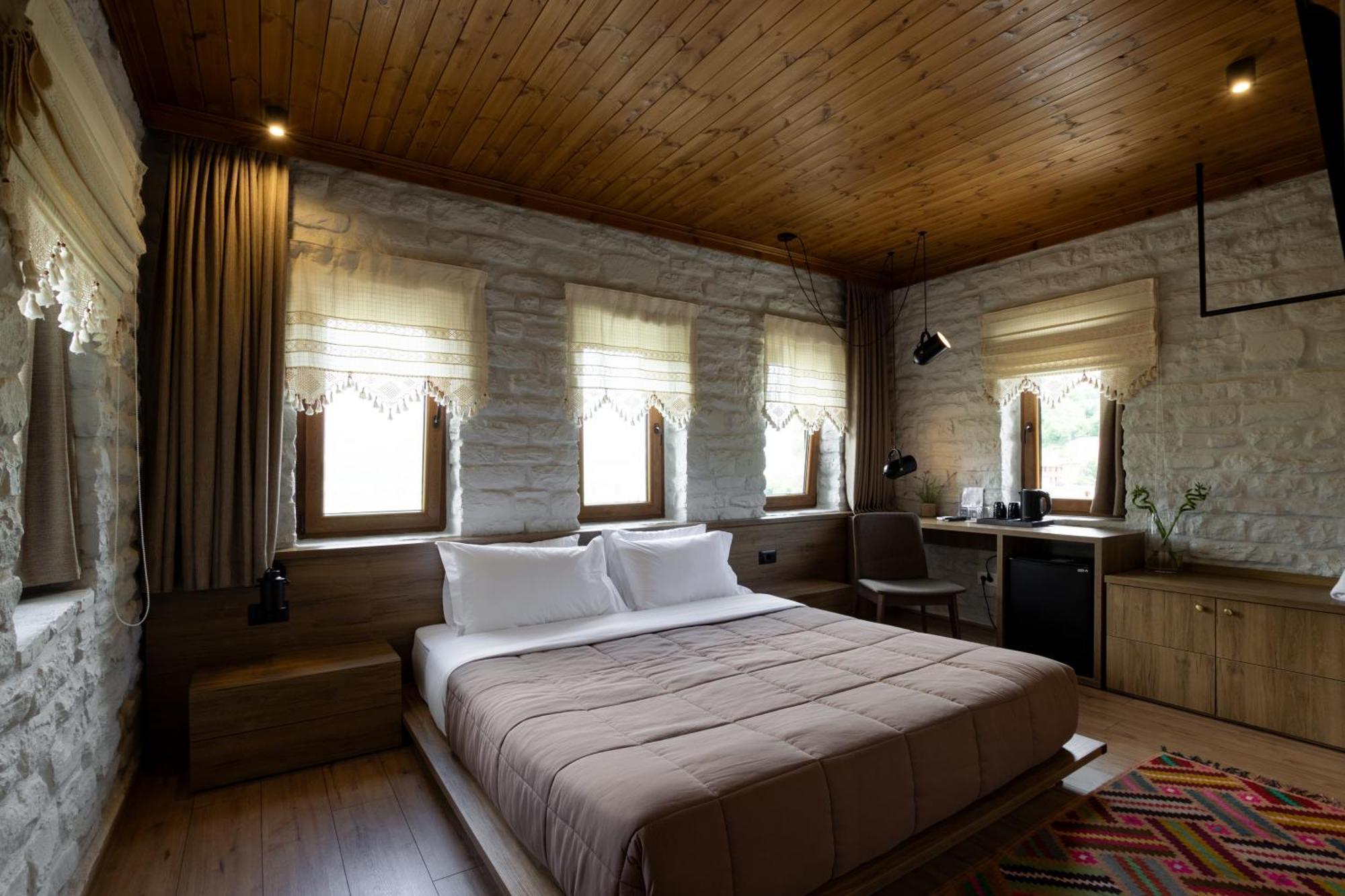 Gjirokastër The Stone Sky Hotel מראה חיצוני תמונה