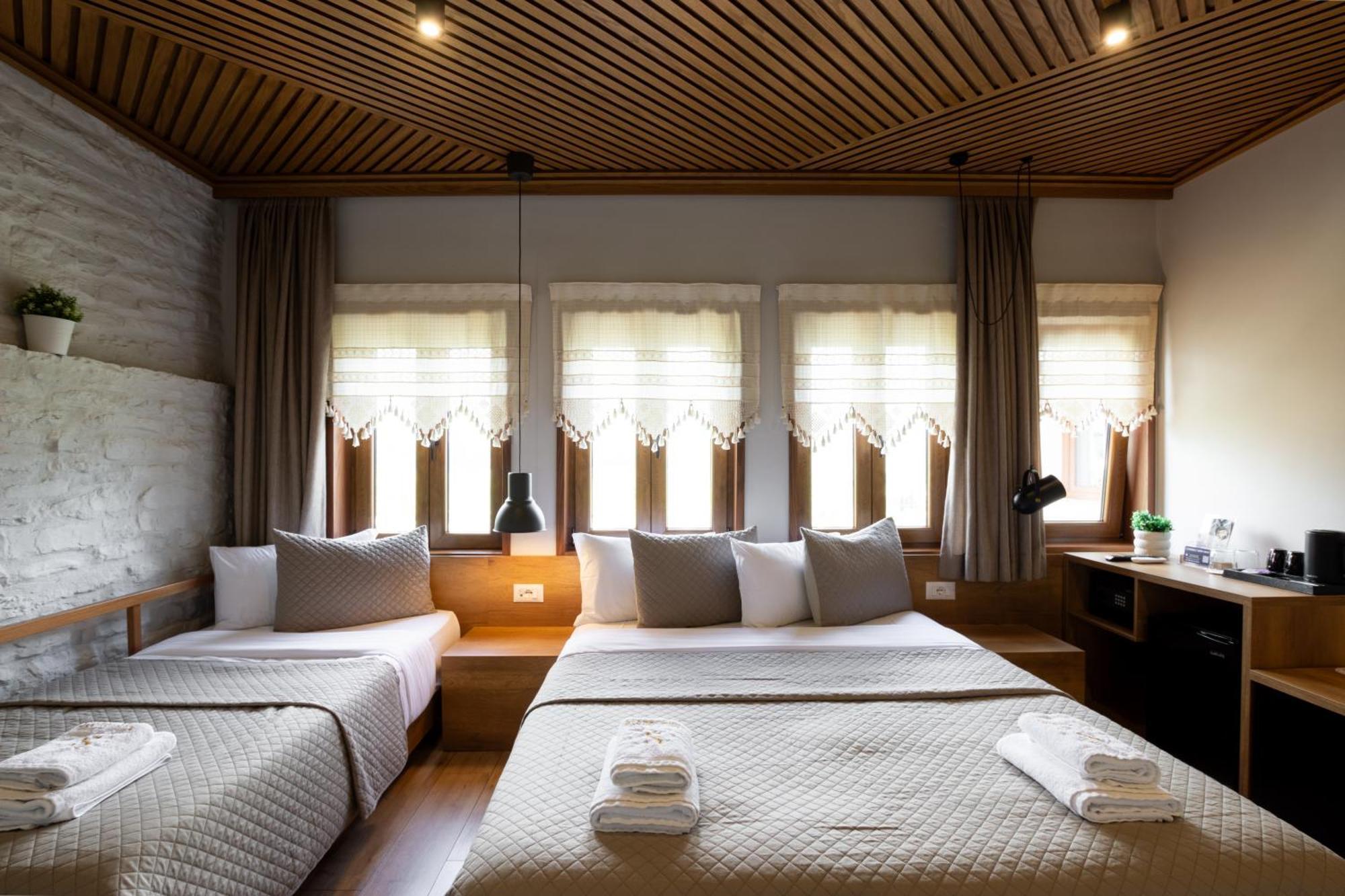 Gjirokastër The Stone Sky Hotel מראה חיצוני תמונה