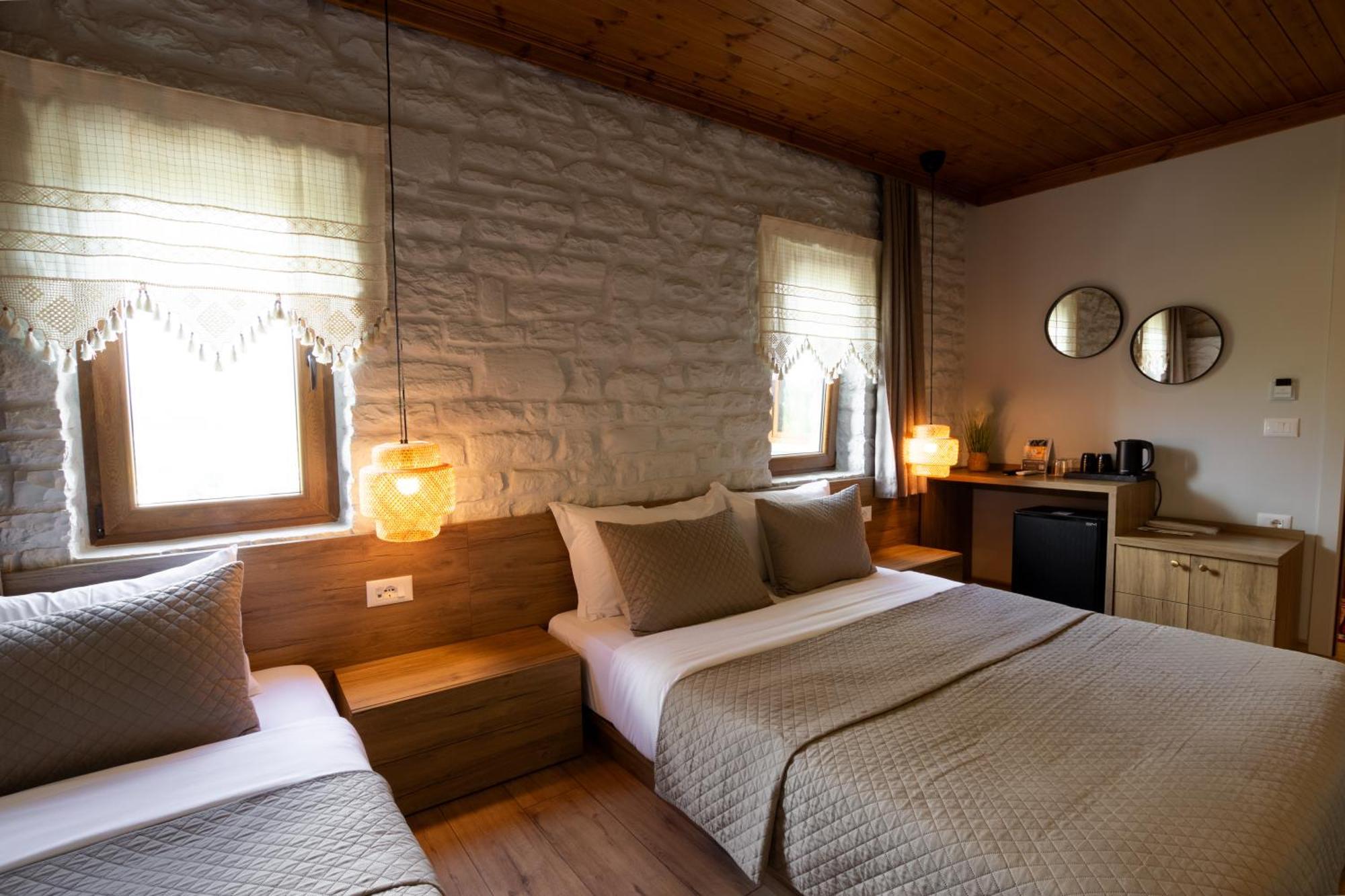 Gjirokastër The Stone Sky Hotel מראה חיצוני תמונה