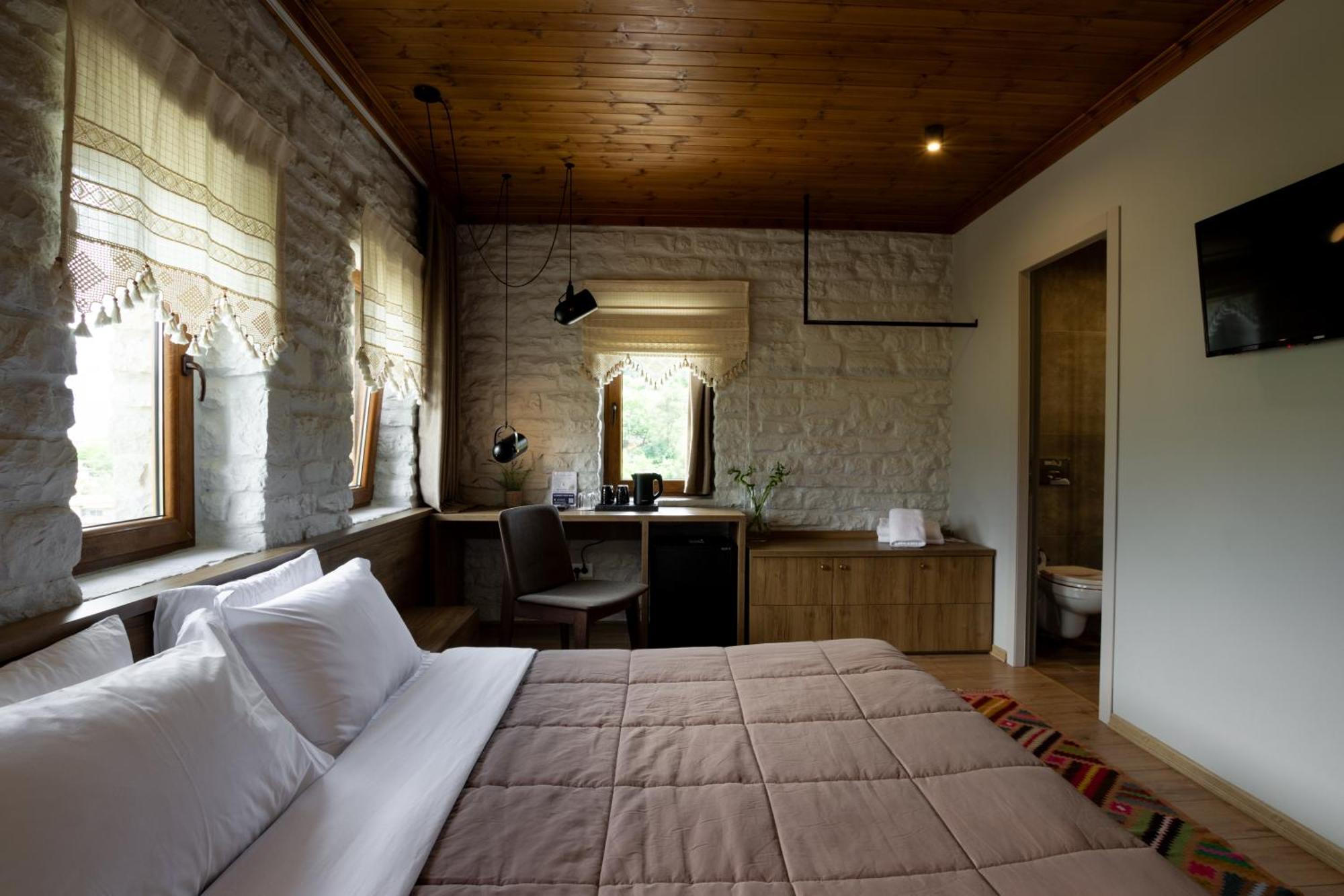 Gjirokastër The Stone Sky Hotel מראה חיצוני תמונה