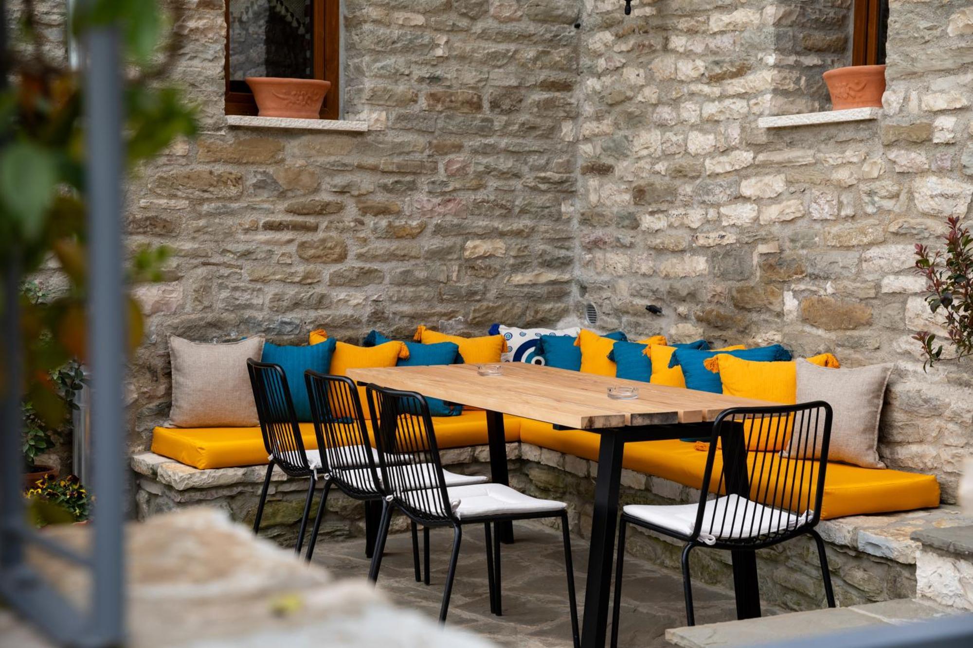 Gjirokastër The Stone Sky Hotel מראה חיצוני תמונה
